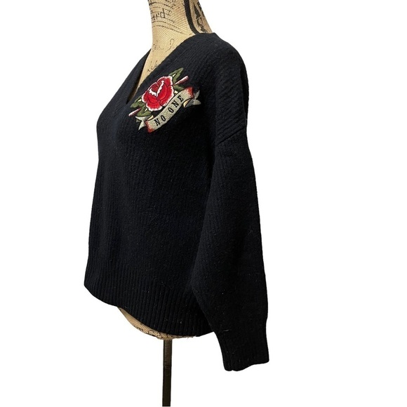 Mo & Co Wool Rose and Eagle Sweater Embroidered Size Medium Boutique Company - Picture 10 of 13